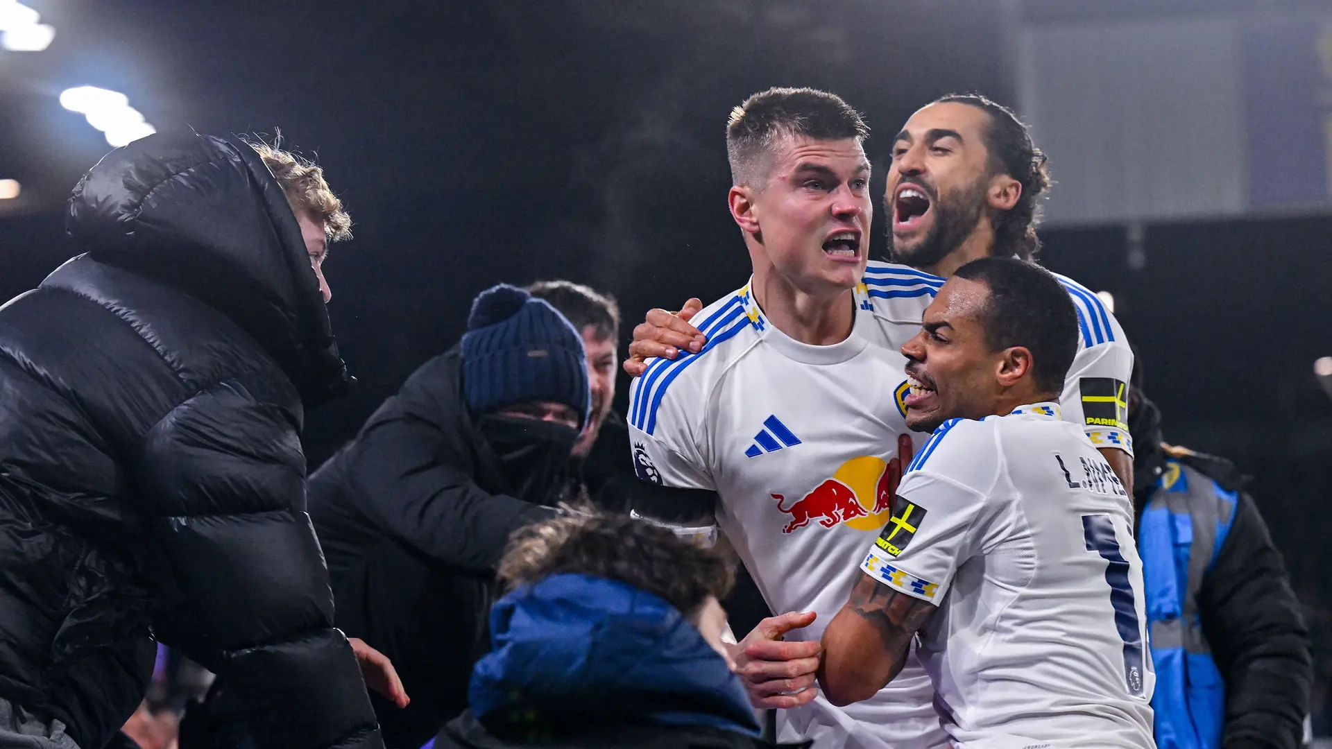 Chelsea nhận thất bại gây sốc trước Leeds United